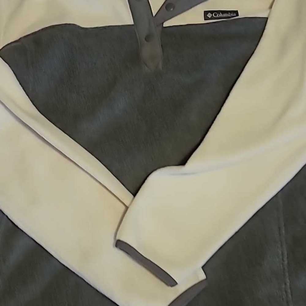 Columbia Cream and Gray Pullover